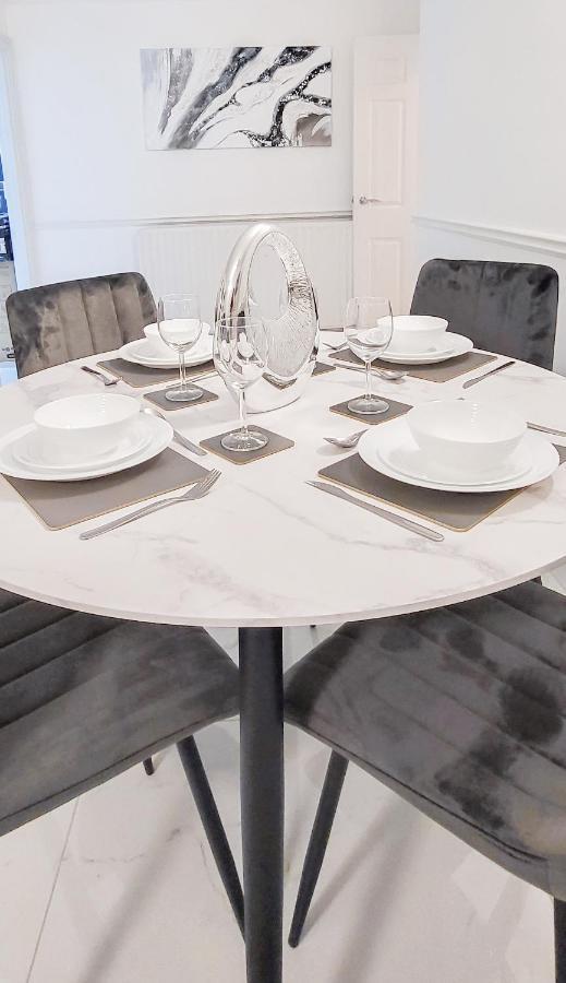 Stunning 2 Bedroom Apartment In Canary Wharf - Morland Apartments Лондон Экстерьер фото