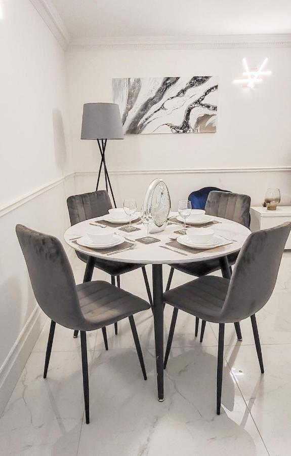 Stunning 2 Bedroom Apartment In Canary Wharf - Morland Apartments Лондон Экстерьер фото